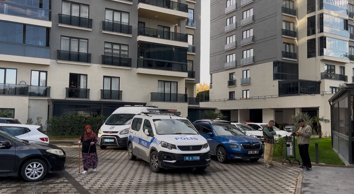 BURSA'NIN NİLÜFER İLÇESİNDE HAVA ALMAK İÇİN ÇIKTIĞI CAMDAN DENGESİNİ KAYBEDEREK DÜŞEN 32 YAŞINDAKİ...