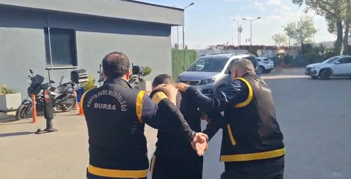 BURSA'NIN YILDIRIM İLÇESİNDE İKİ GÜN ÖNCE 20 YAŞINDAKİ EŞİNİ 45 YERİNDEN BIÇAKLAYARAK ÖLDÜREN CANİ...