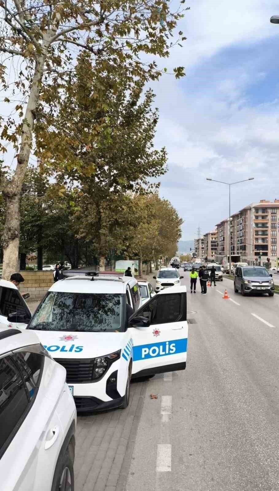 BURSA’DA GÖÇMEN KAÇAKÇILIĞINA YÖNELİK OPERASYON: 27 YABANCI UYRUKLU ŞAHIS YAKALANDI