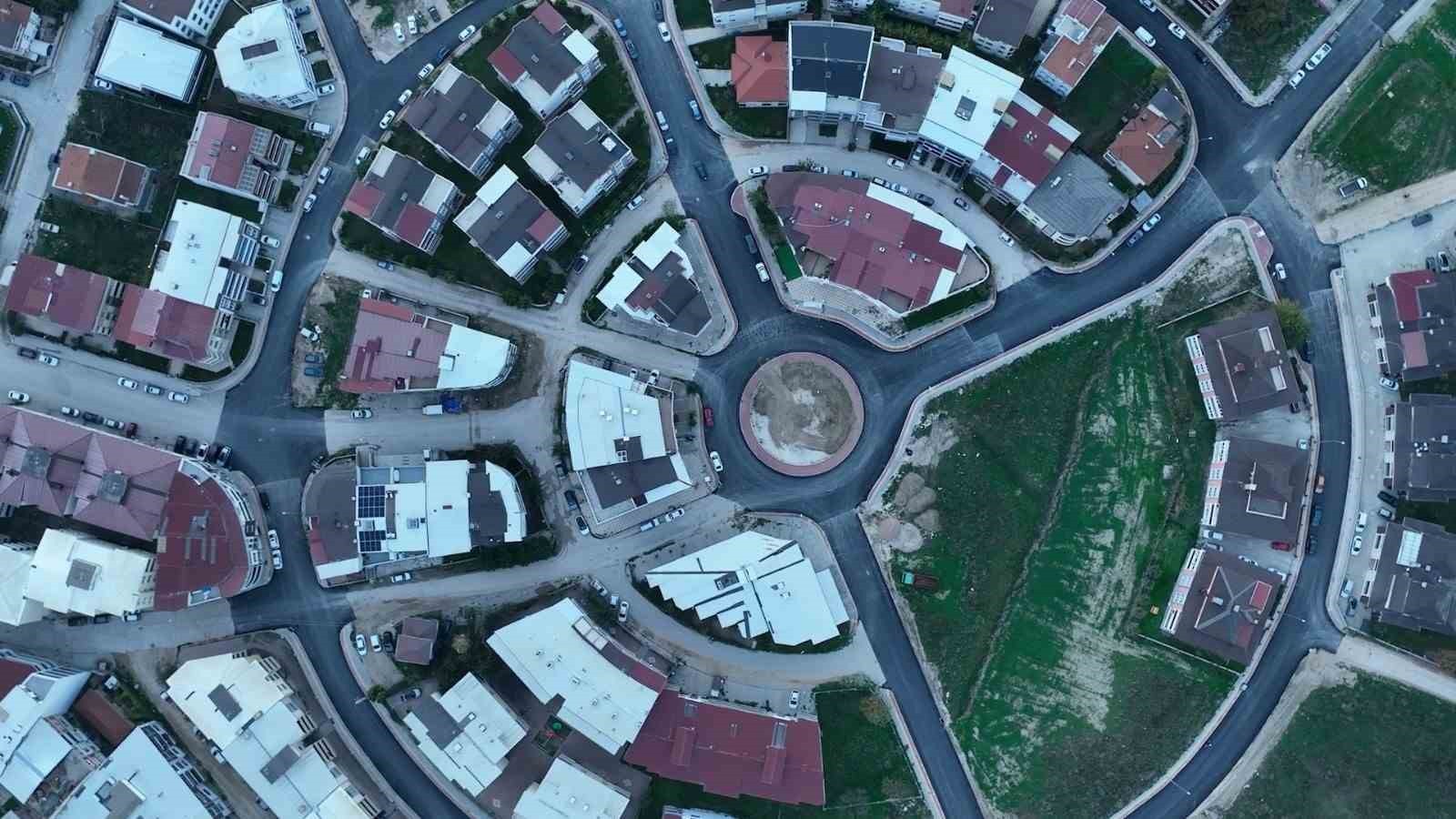 BURSA’DA KENT MERKEZİNİN YANI SIRA İLÇELERDEKİ CADDE VE SOKAKLARI DA SAĞLIKLI HALE GETİRMEK İÇİN...