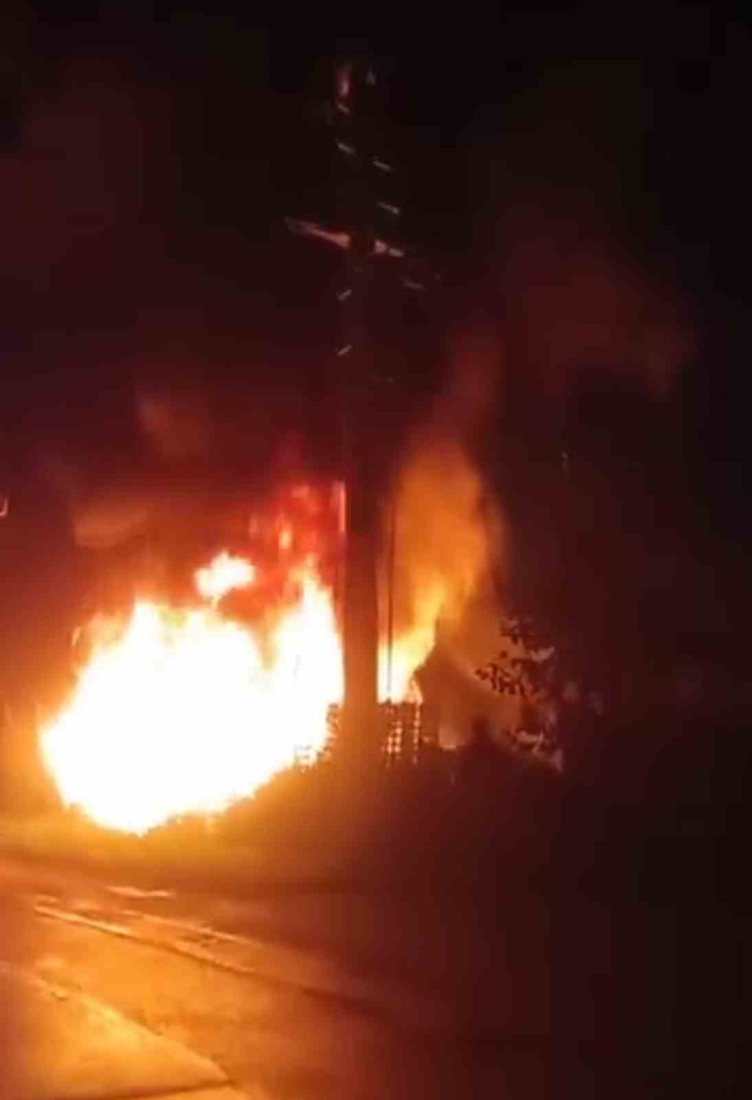 BURSA’DA TRAFO YANGINI MEYVE KASALARINA SIÇRADI