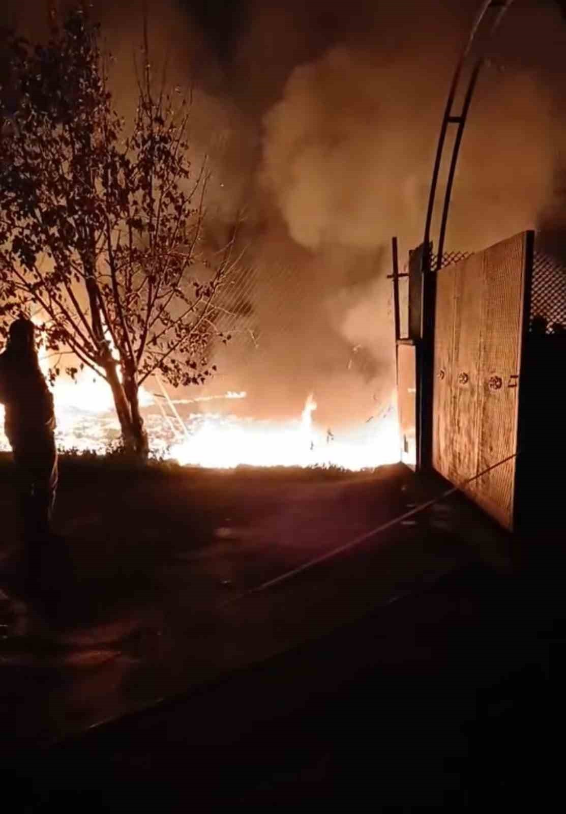 BURSA’DA TRAFO YANGINI MEYVE KASALARINA SIÇRADI