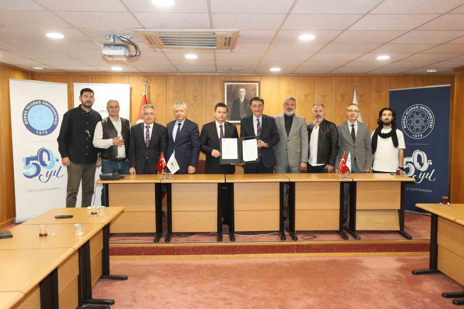 BURSA ULUDAĞ ÜNİVERSİTESİ KARAGÖZ VE KUKLA OYUNLARI UYGULAMA VE ARAŞTIRMA MERKEZİ (KARAKUM) İLE...