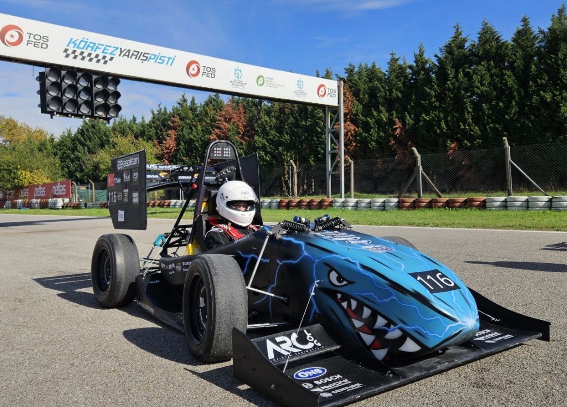 BURSA ULUDAĞ ÜNİVERSİTESİ ÖĞRENCİLERİ, İLK ELEKTRİKLİ FORMULA ARACINI TANITACAĞI OTTOSEM OTOMOTİV...