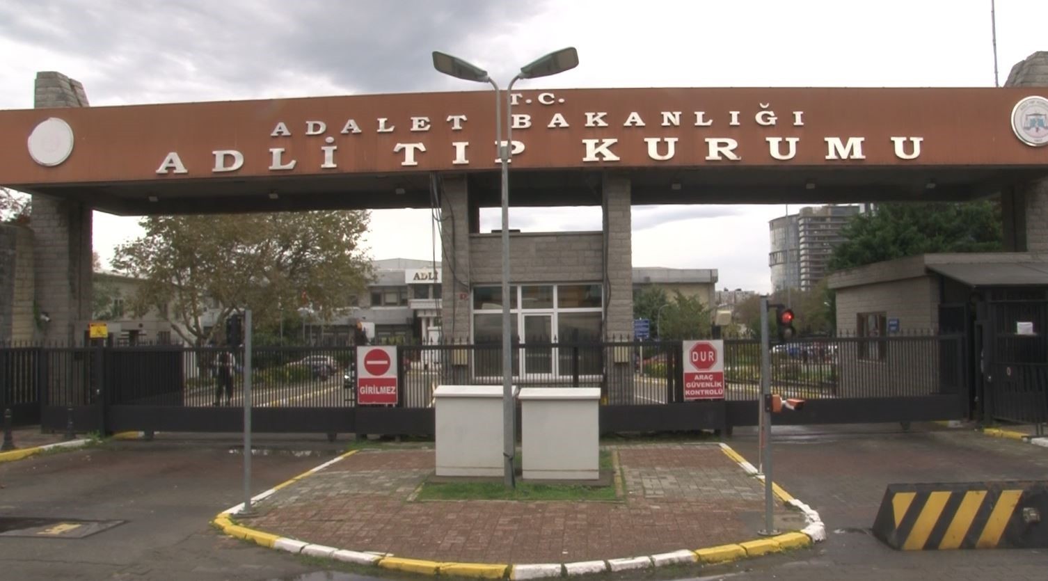 BÜYÜKÇEKMECE’DE DÜN GECE GERÇEKLEŞEN CİNAYETTE HAYATINI KAYBEDEN EMRE GÜÇLÜ VE EMRAH YILMAZ’IN...