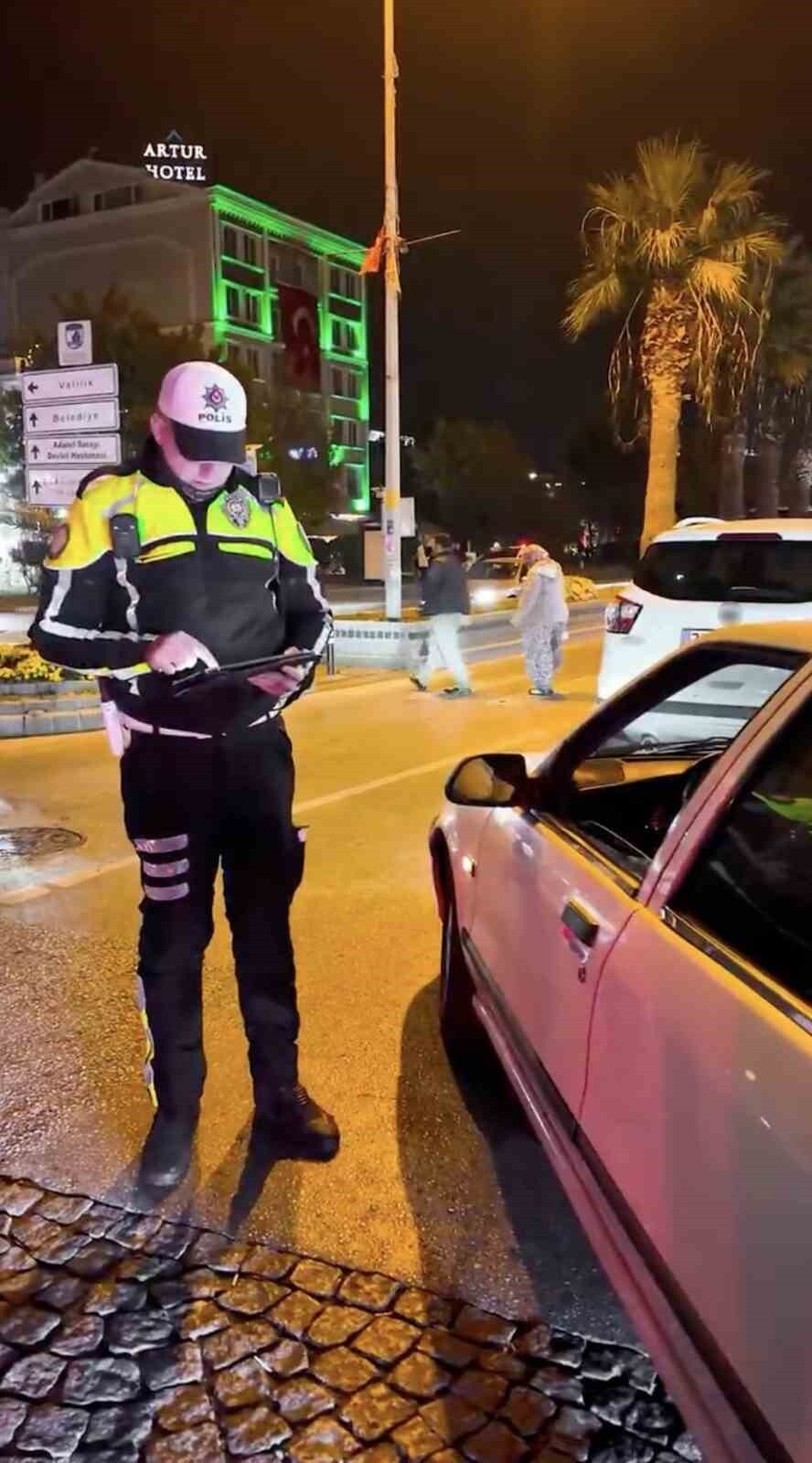 ÇANAKKALE’DE, YÜKSEK SESLE MÜZİK YAYINI YAPAN VE ABARTI EGZOZ KULLANANLARA EMNİYET EKİPLERİNCE 28...