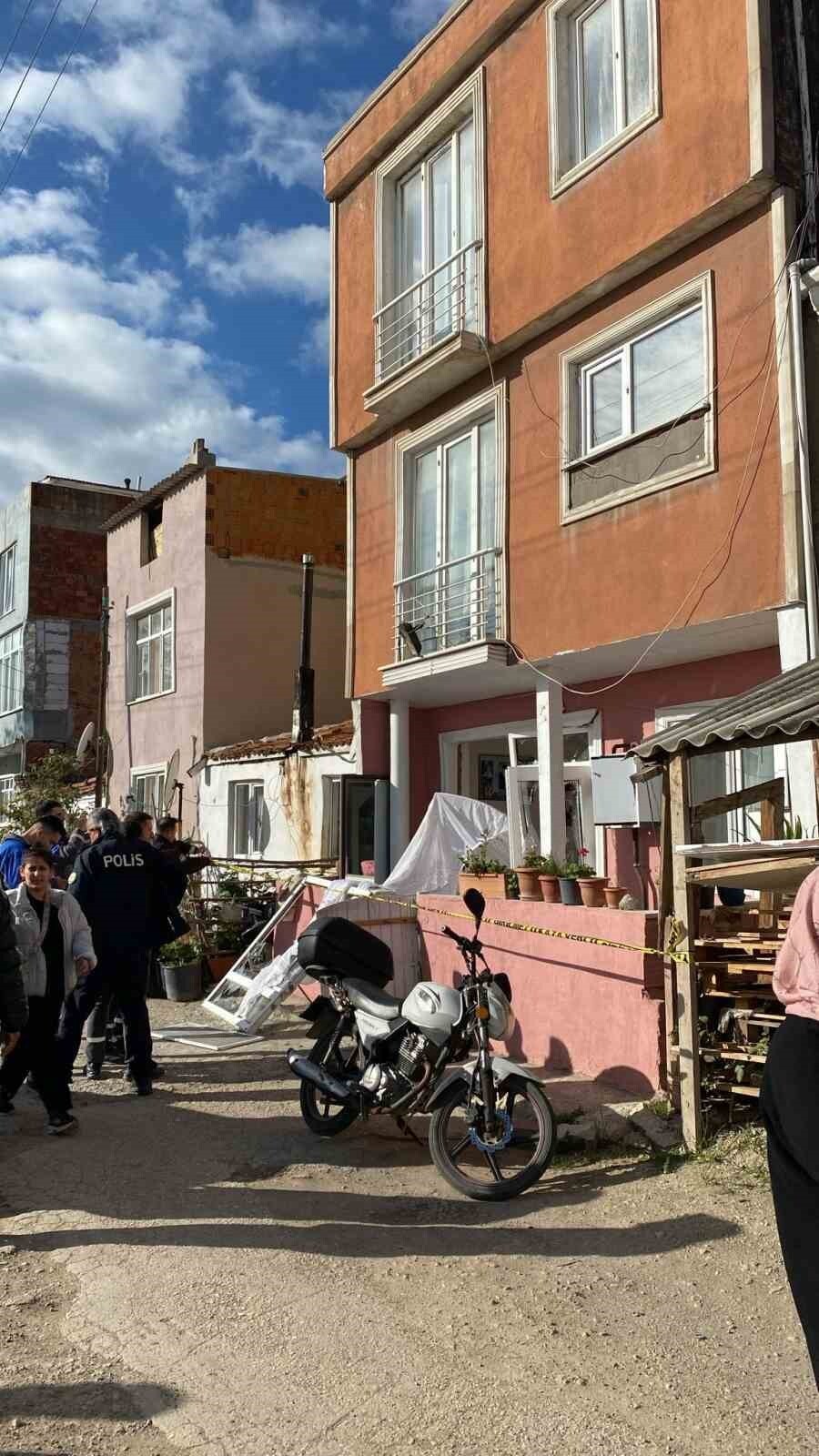 ÇANAKKALE’NİN GELİBOLU İLÇESİNDE DOĞALGAZ PATLAMASI SONUCU 1 KİŞİ YARALANDI.