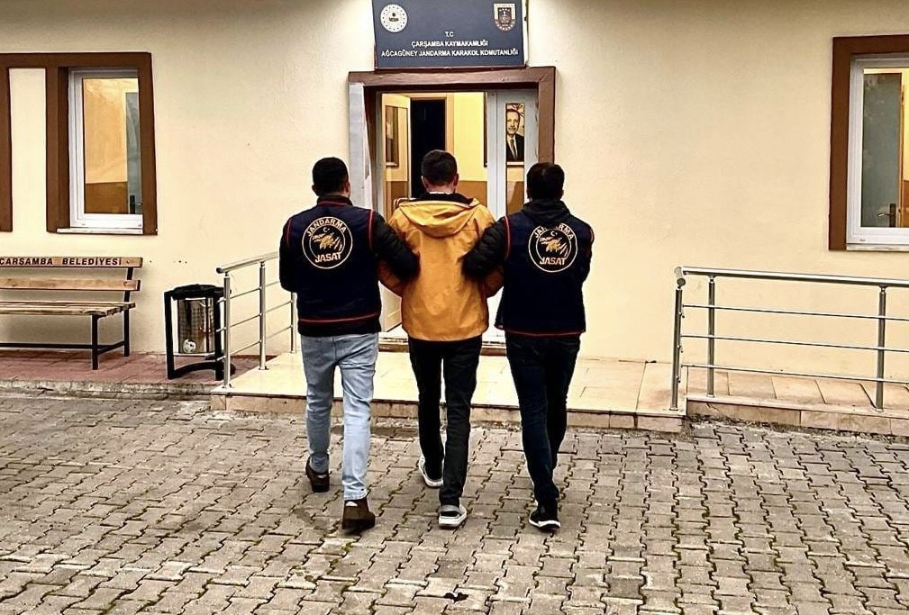 ÇARŞAMBA İLÇESİNDE, HAKKINDA 15 YIL 2 AY KESİNLEŞMİŞ HAPİS CEZASI BULUNAN BİR ŞAHIS JANDARMA...