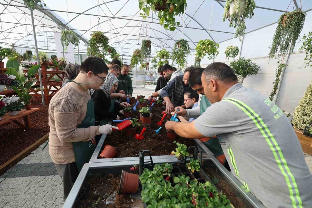 ÇAYIROVA BELEDİYESİ FATMA ÇELİK ENGELLİLER MERKEZİ'NDE EĞİTİM ALAN ÖZEL BİREYLER, BAHÇEM ÇAYIROVA...