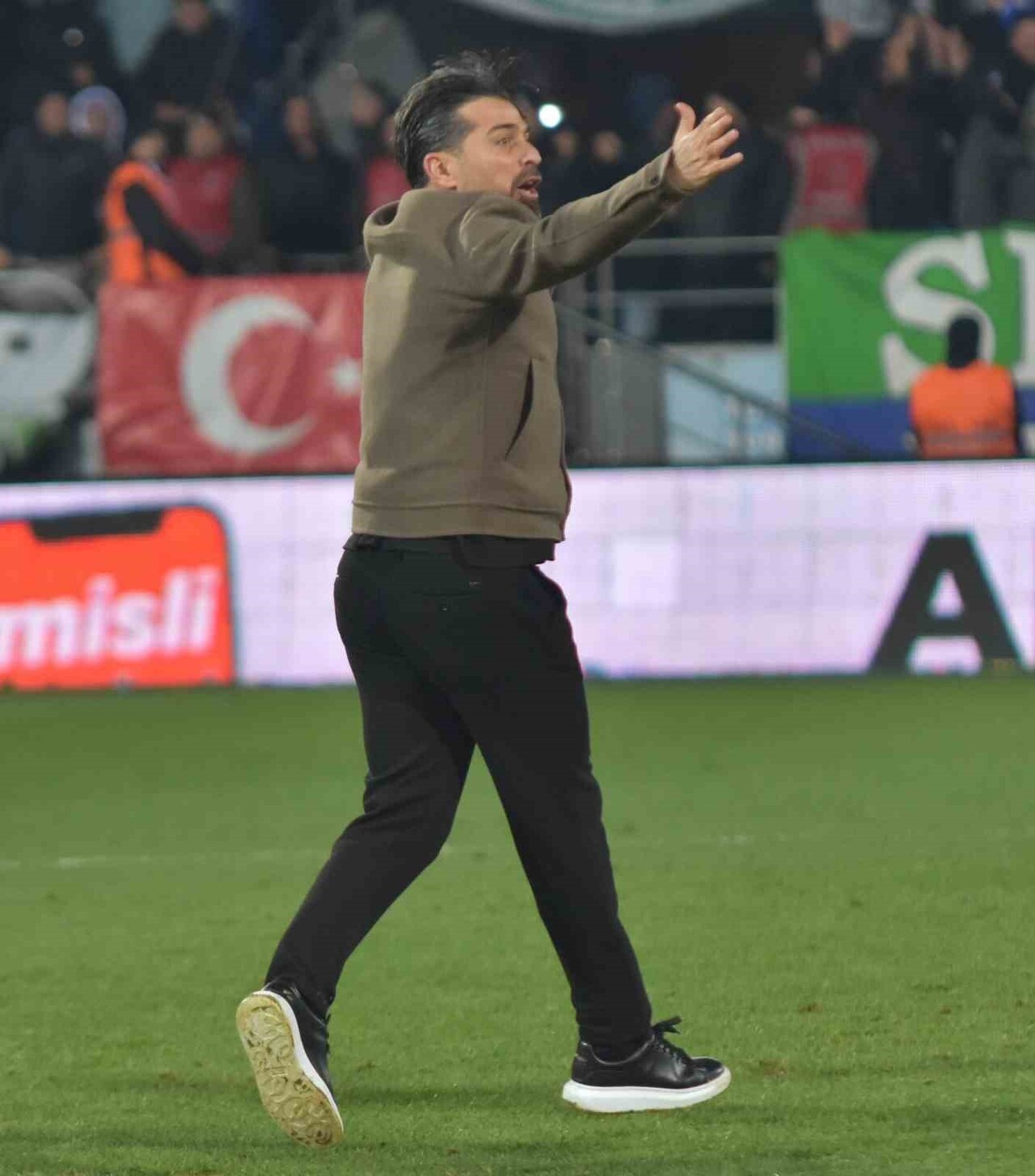 ÇAYKUR RİZESPOR'DA İSTİFA EDEN TEKNİK DİREKTÖR İLHAN PALUT, GÖREVDE OLDUĞU SÜRE BOYUNCA LİGDE 88...