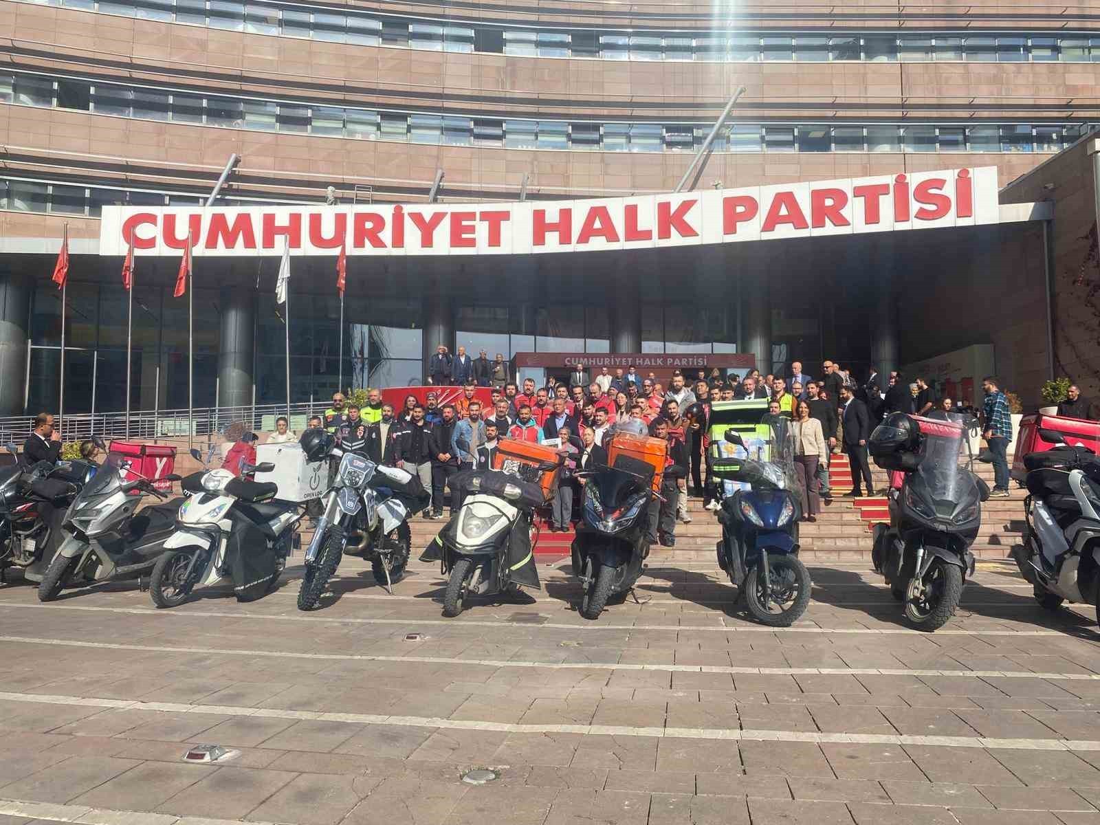 CHP GENEL MERKEZ BİNASINDA ‘EMEĞİN TÜRKİYE'Sİ MOTOKURYELER BULUŞMASI' PROGRAMI DÜZENLENDİ....