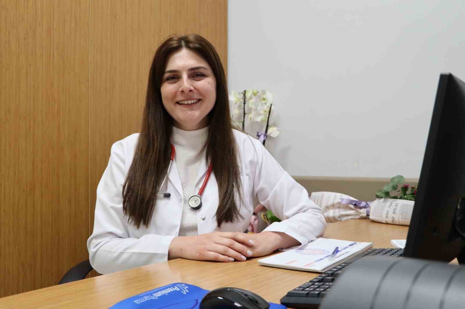 ÇOCUK ROMATOLOJİ UZMANI DR. YAĞMUR BAYINDIR, SİVAS NUMUNE HASTANESİ’NDE HASTA KABULÜNE...