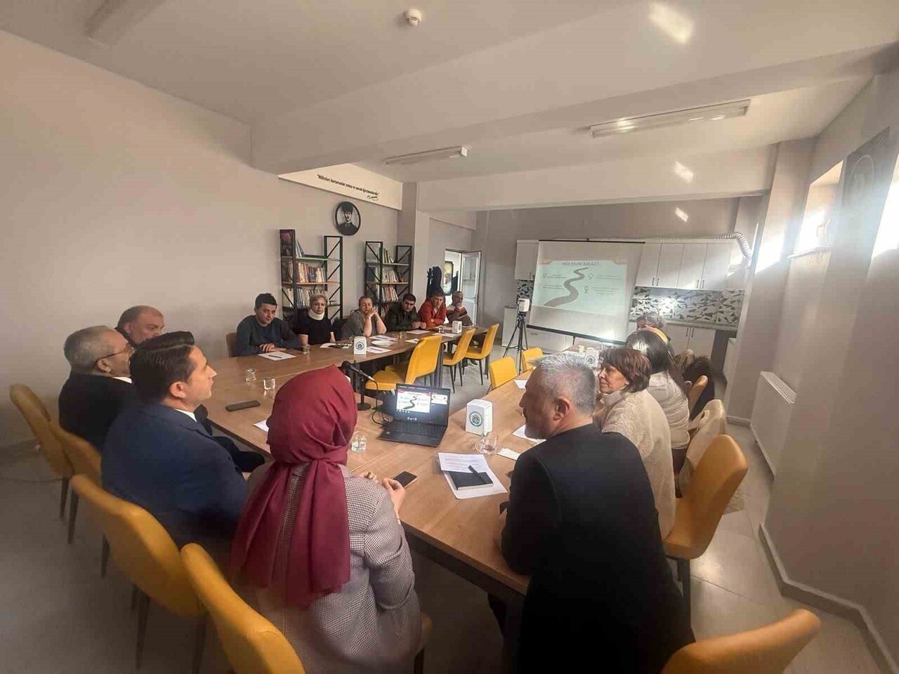 ÇORUM'DA HAYATA GEÇİRİLEN PROJE KAPSAMINDA ANAOKULU ÖĞRENCİSİ VELİLERİNE, ÇOCUKLA ETKİLİ İLETİŞİM...