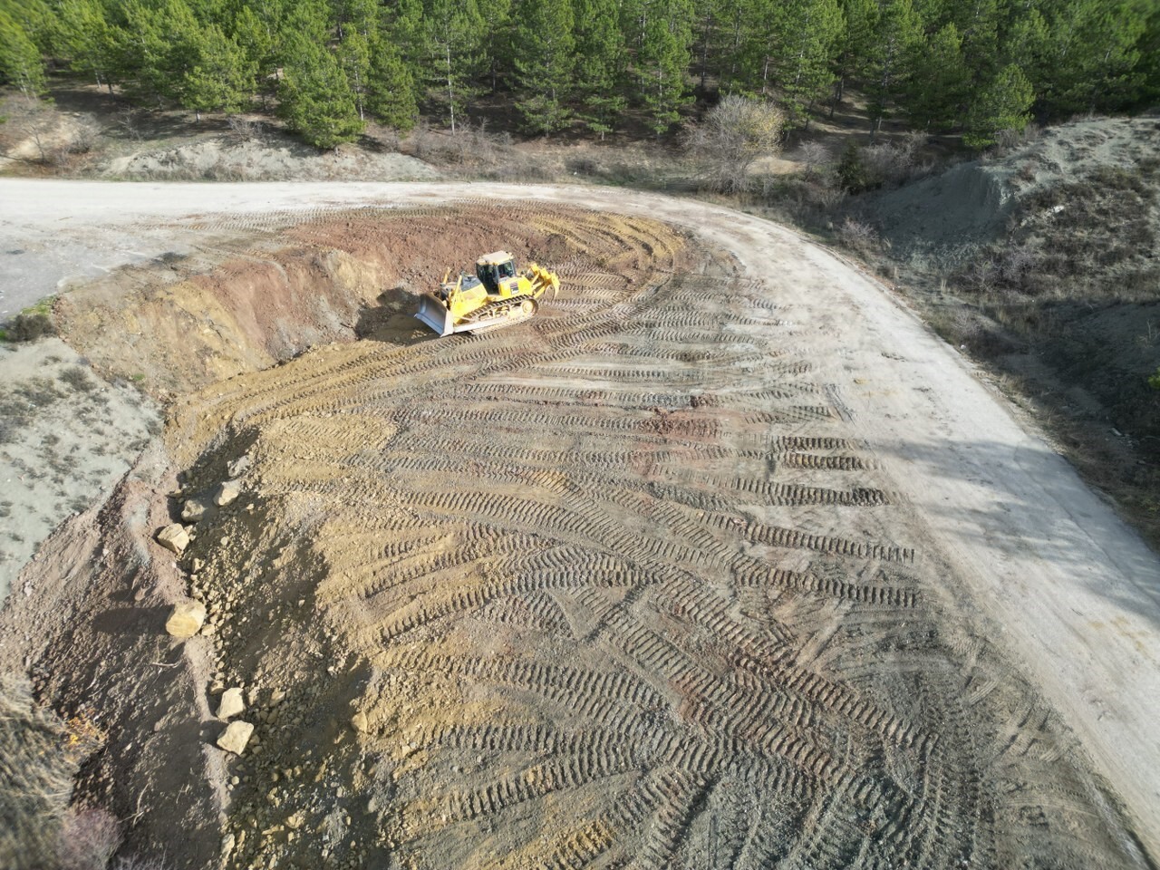 ÇORUM BELEDİYESİ, VATANDAŞLARIN ÖZELLİKLE HAFTA SONLARI YOĞUN İLGİ GÖSTERDİĞİ ÇOMAR BARAJI MESİRE...