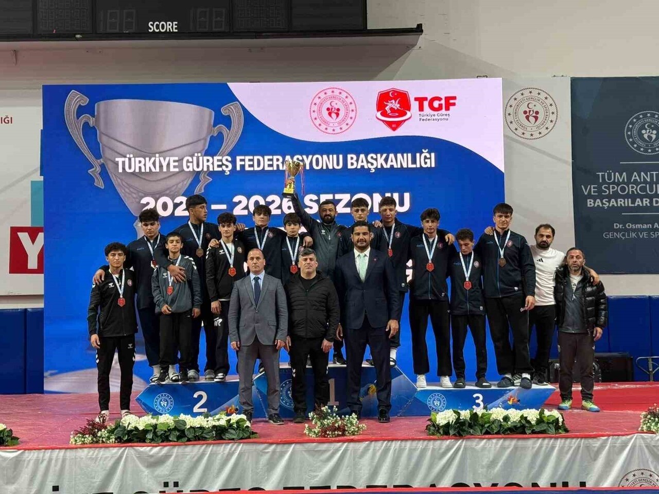 ÇORUM BELEDİYESPOR GÜREŞ TAKIMI ANKARA ‘DA DÜZENLENEN MÜSABAKALARDA ÜÇÜNCÜLÜKLE  DÖNEREK BAŞARI...
