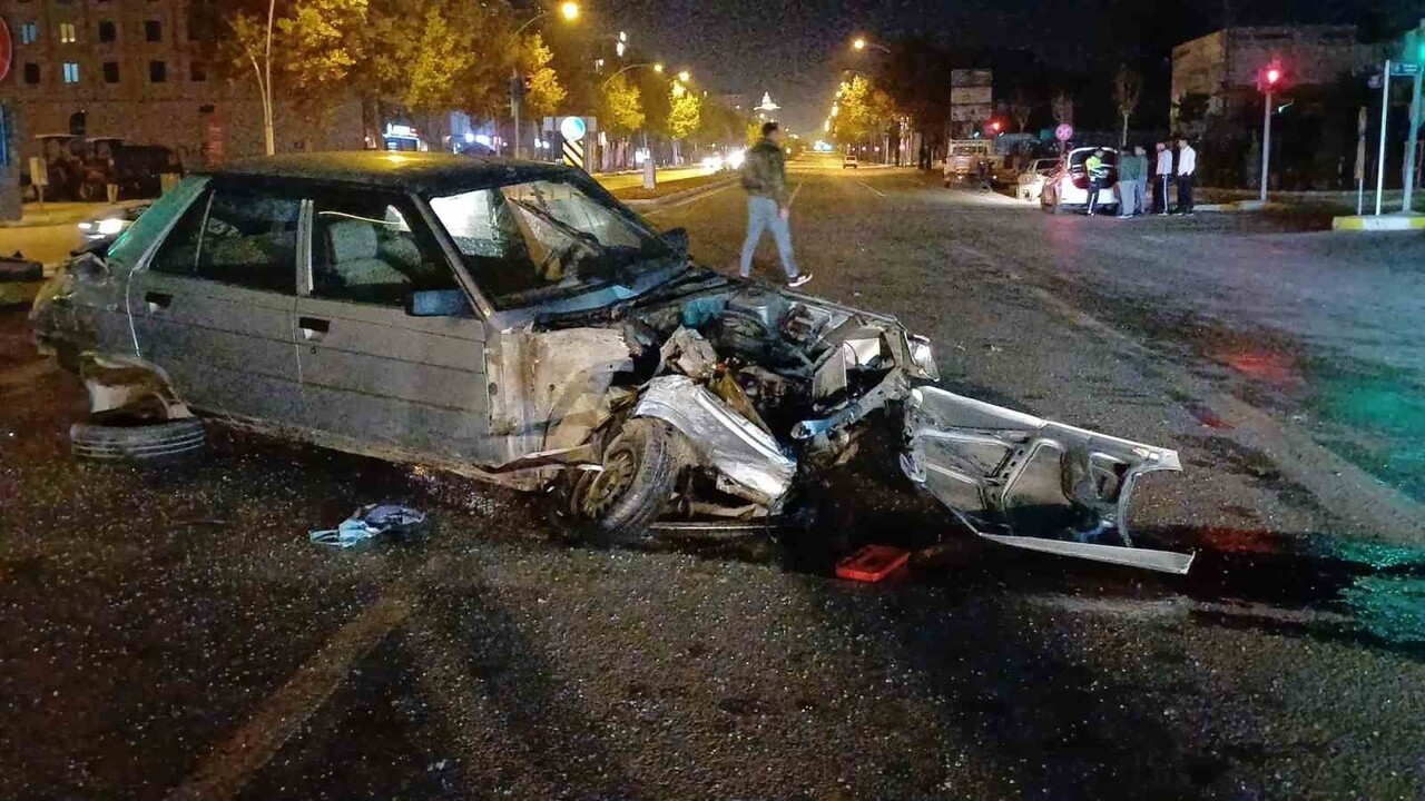 ÇORUM’DA TIR İLE OTOMOBİLİN ÇARPIŞMASI NETİCESİNDE MEYDANA GELEN KAZADA 1 KİŞİ...