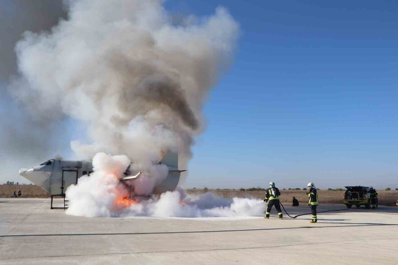 ÇUKUROVA ULUSLARARASI HAVALİMANI'NDA YAPILAN GENİŞ KATILIMLI ACİL DURUM TATBİKATI, NEFES KESEN...