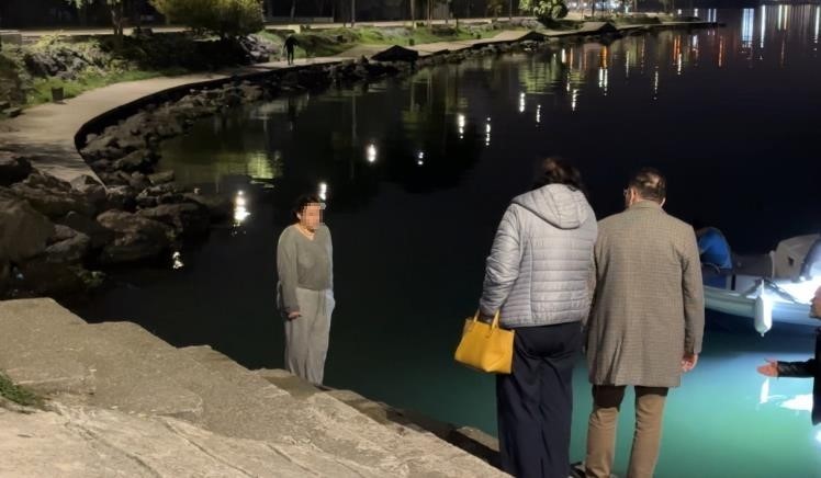 DENİZE ATLAMAK İSTEYEN GENÇ KIZI ANNE VE BABASI İKNA ETTİ