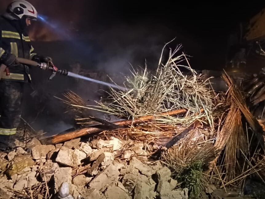 DENİZLİ’DE EVDE ÇIKAN YANGIN İTFAİYE EKİPLERİNİN MÜDAHALESİYLE KISA SÜREDE KONTROL ALTINA...