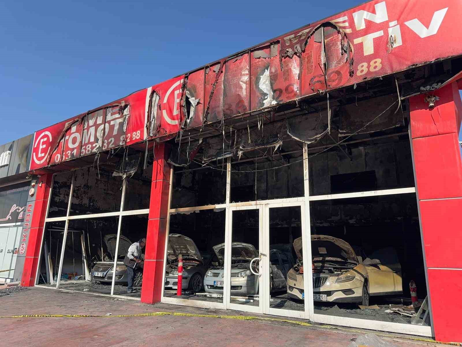 DENİZLİ’DE SABAH SAATLERİNDE YANAN OTO GALERİDE Kİ YANGININ KUNDAKLAMA SONUCU YANDIĞI ORTAYA...