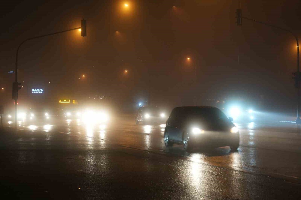DENİZLİ’DE SABAHTAN AKŞAMA KADAR ŞİDDETLİ YAĞIŞIN ARDINDAN ETKİLİ OLAN SİS, KENTİN TAMAMINI ETKİSİ...