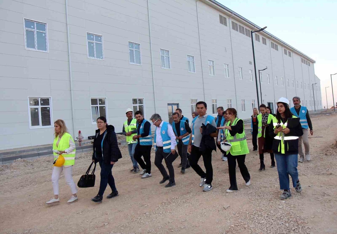 DENİZLİ İL SAĞLIK MÜDÜRÜ UZ. DR. BERNA ÖZTÜRK, DENİZLİ DEVLET HASTANESİ YÖNETİMİ VE BRANŞ SORUMLU...