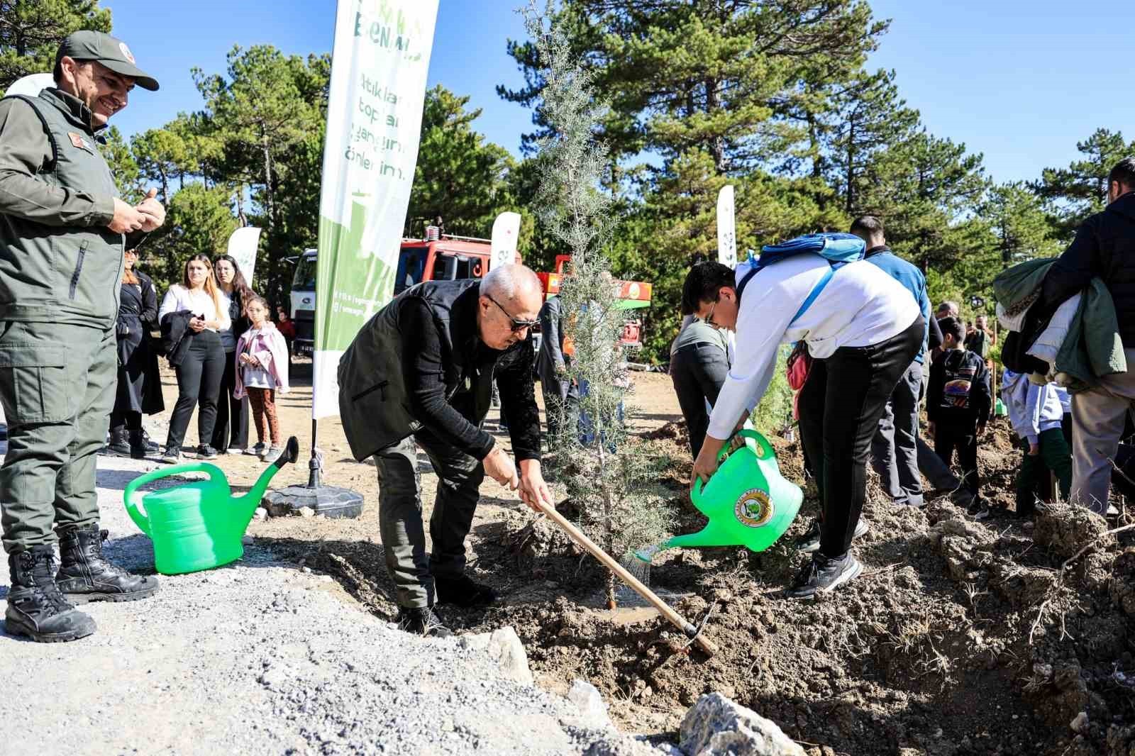 DENİZLİ’NİN ÇAMELİ İLÇESİNDE 11 KASIM MİLLİ AĞAÇLANDIRMA GÜNÜ KAPSAMINDA YUMRUTAŞ MAHALLESİ’NDE...