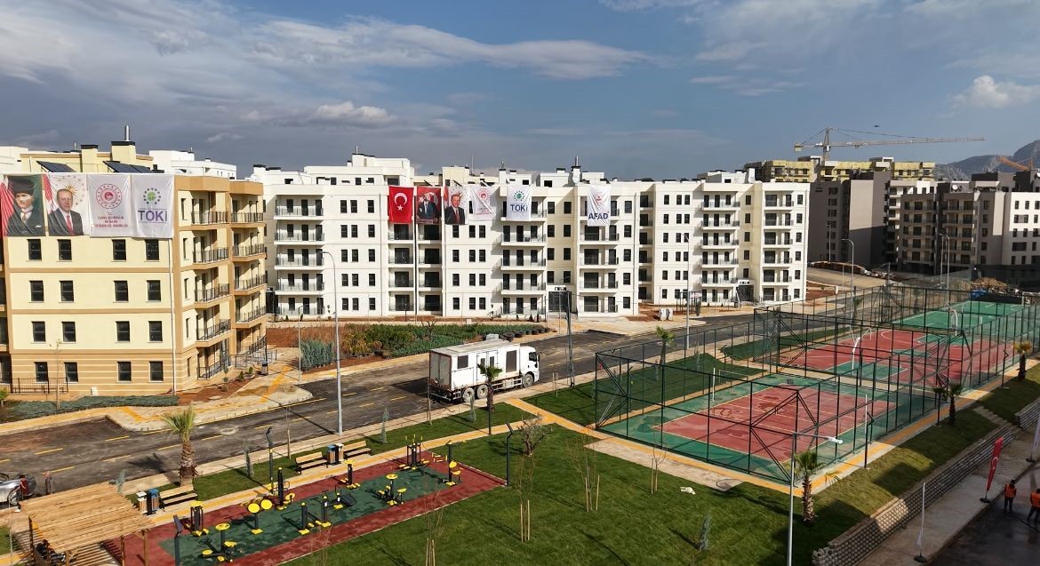 DEPREMİN YARALARININ SARILDIĞI HATAY’DA 9’UNCU KURA ÇEKİMİYLE 11 BİN 320 BAĞIMSIZ BÖLÜMÜN HAK...