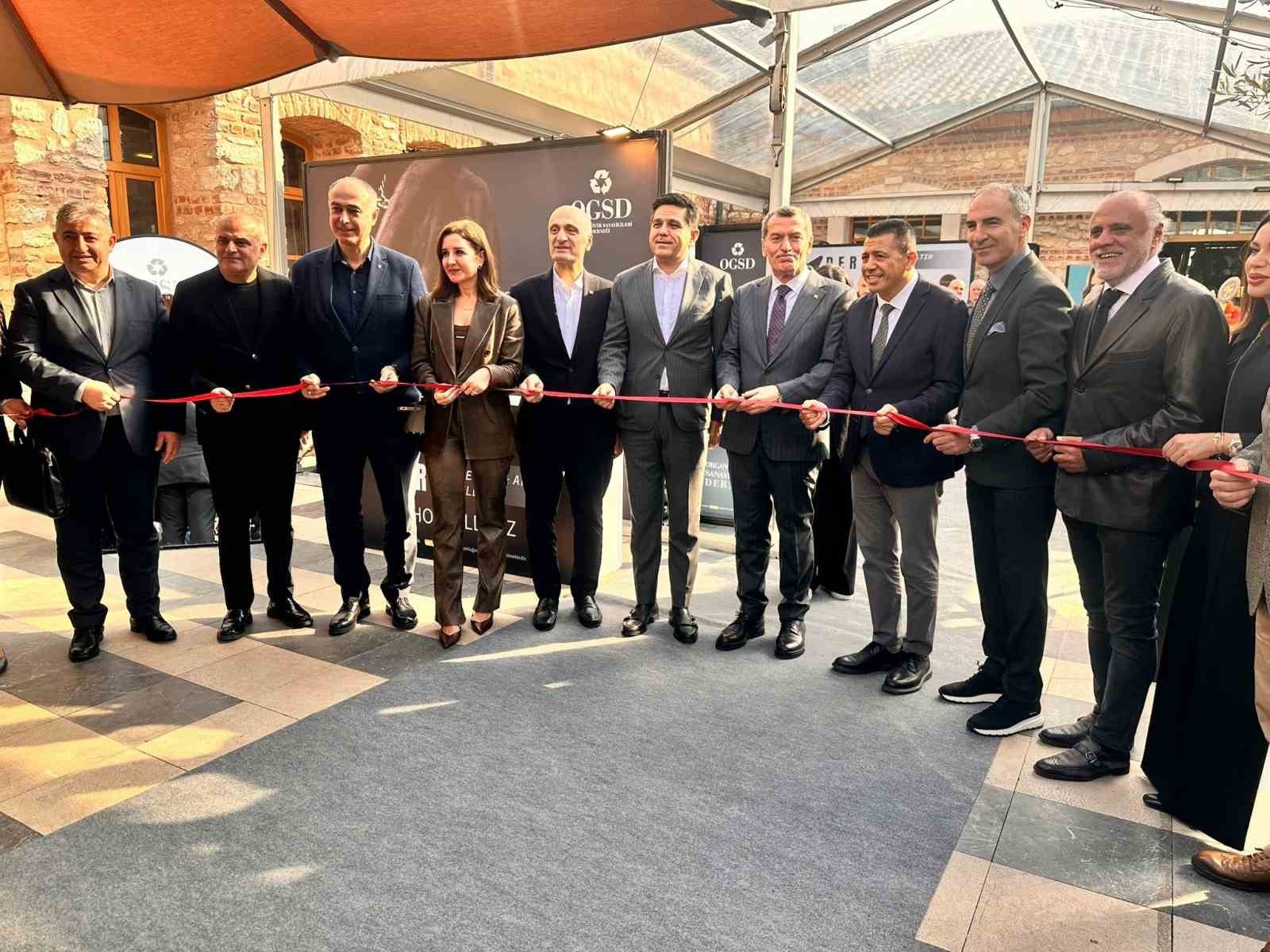 ‘DERİ, KÜRK, MÜCEVHER FIRSAT GÜNLERİ’ ETKİNLİĞİ ZEYTİNBURNU FİŞEKHANE’DE AÇILDI. ETKİNLİKTE DERİ...