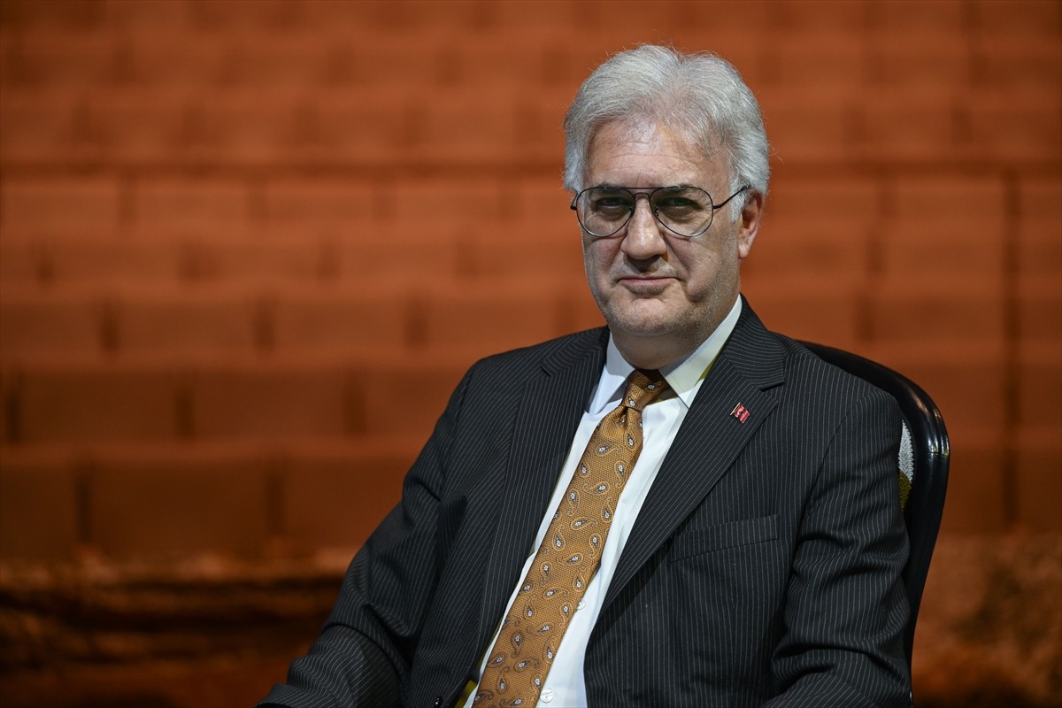 Devlet Tiyatroları Genel Müdürü Tamer Karadağlı, AA muhabirine açıklamalarda bulundu.