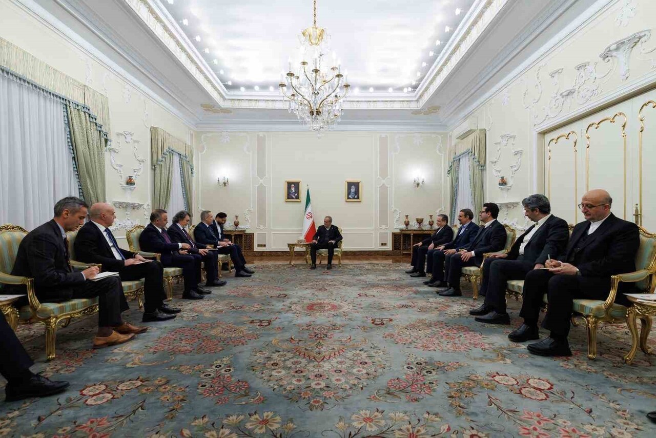 DIŞİŞLERİ BAKANI HAKAN FİDAN, RESMİ TEMASLARDA BULUNMAK ÜZERE GELDİĞİ İRAN’DA CUMHURBAŞKANI MESUD...