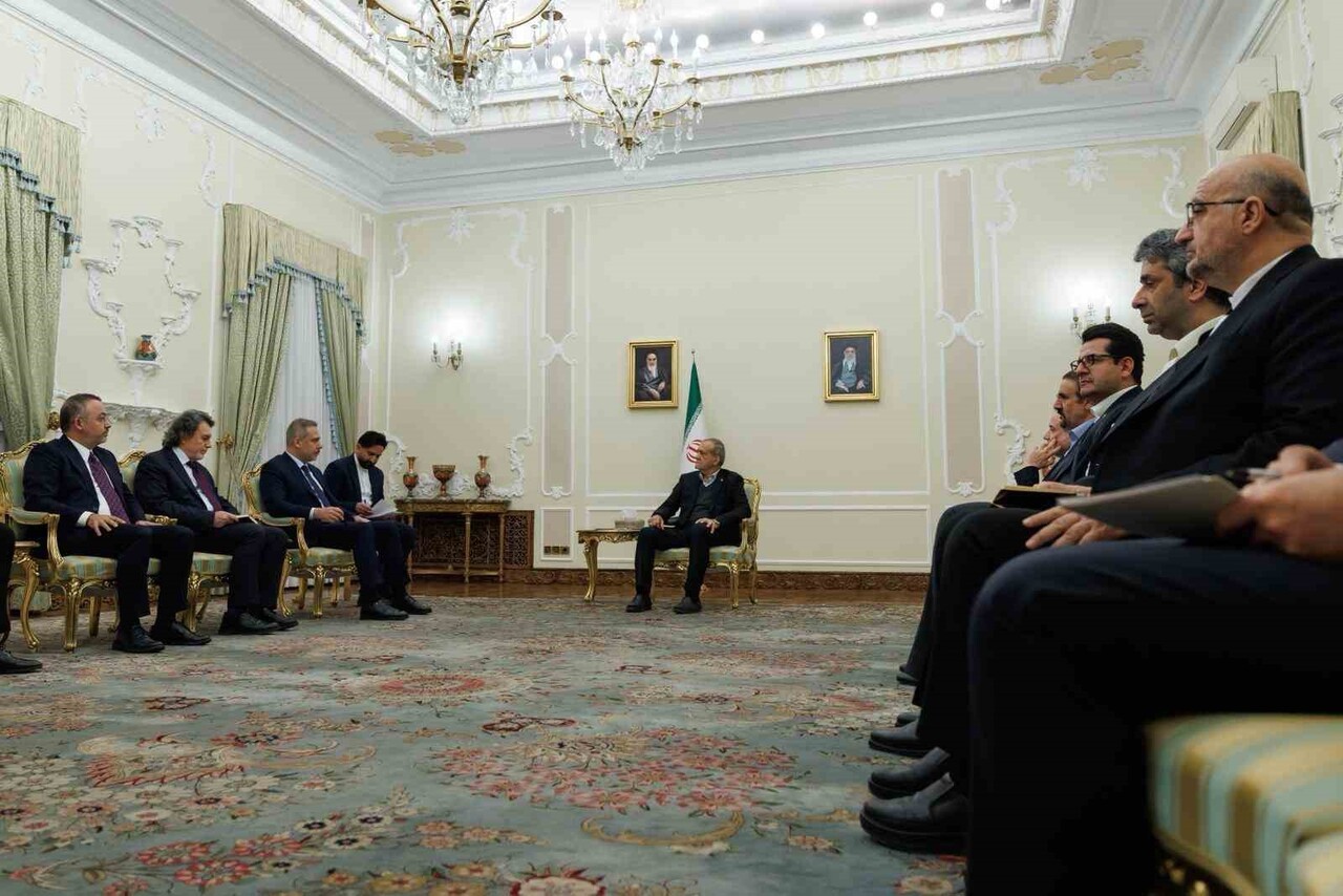 DIŞİŞLERİ BAKANI HAKAN FİDAN, RESMİ TEMASLARDA BULUNMAK ÜZERE GELDİĞİ İRAN’DA CUMHURBAŞKANI MESUD...