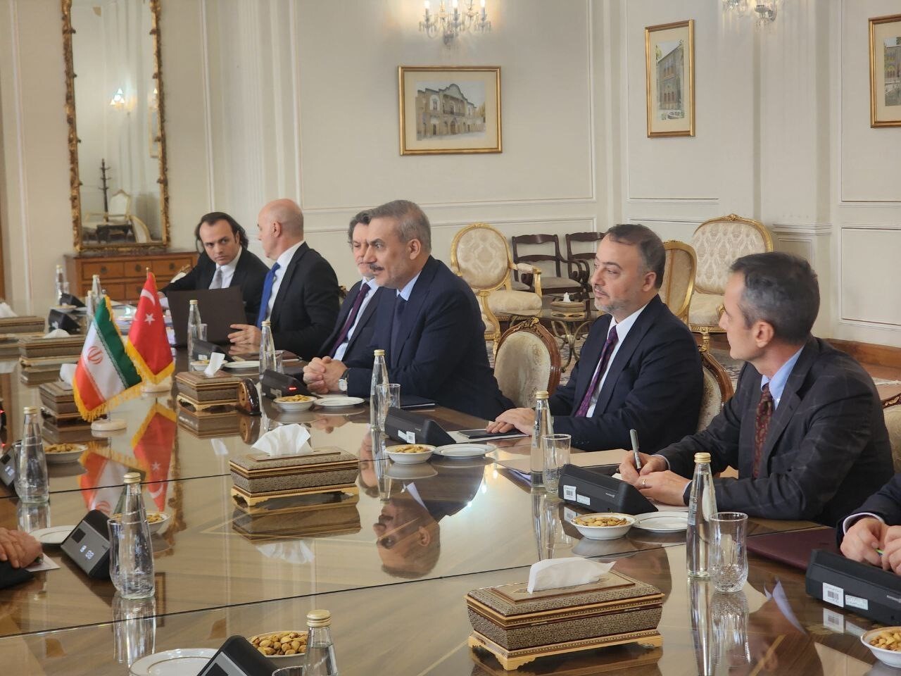 DIŞİŞLERİ BAKANI HAKAN FİDAN, RESMİ TEMASLARDA BULUNMAK ÜZERE GELDİĞİ TAHRAN'DA İRAN DIŞİŞLERİ...