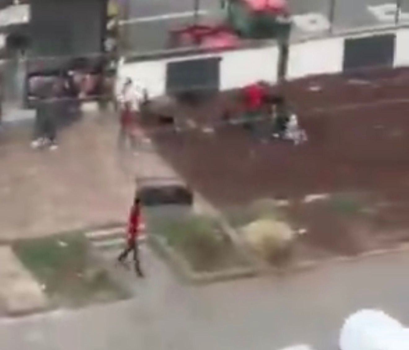 DİYARBAKIR'DA KASAP DÜKKANINDA 2 KİŞİNİN ÖLDÜĞÜ 2 KİŞİNİN DE YARALANDIĞI SİLAHLI KAVGA ANLARI CEP...