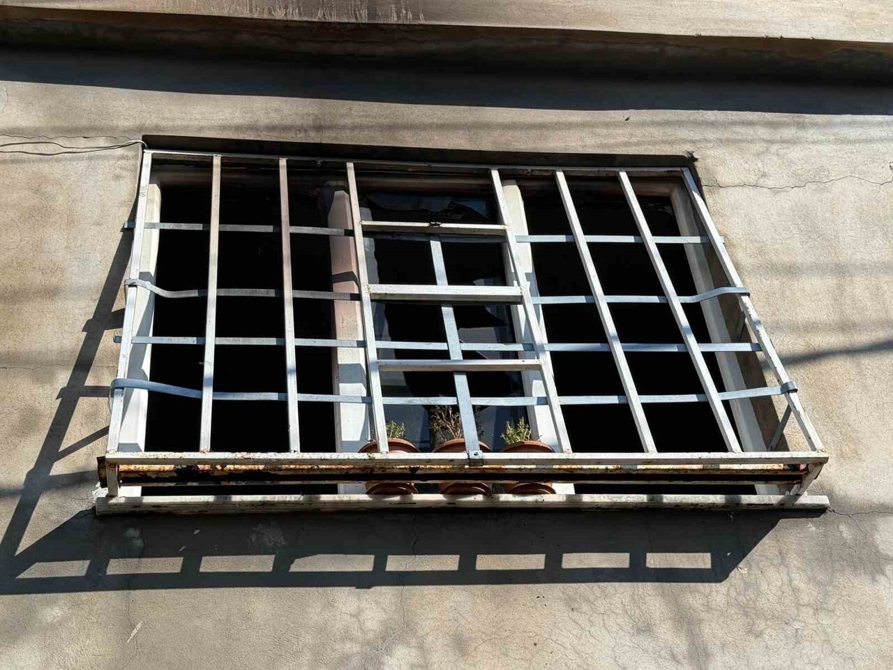 DİYARBAKIR’DA EVDE YALNIZ BIRAKILAN ÇOCUKLAR ELEKTRİKLİ SOBAYI DEVİREREK EVİ KÜLE ÇEVİRDİ....