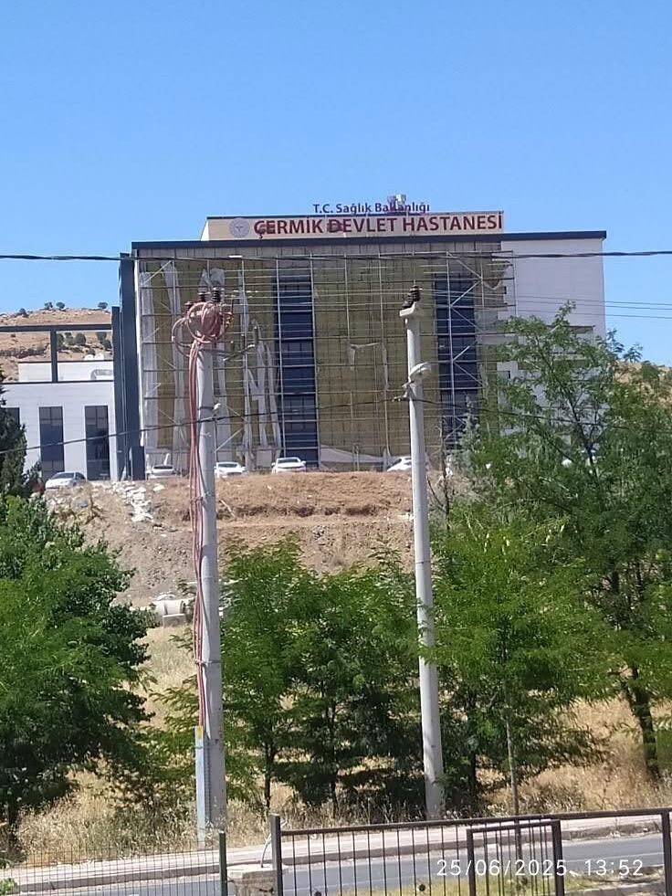 DİYARBAKIR’IN ÇERMİK İLÇESİNDE BİR MERMER OCAĞINDA MERMER KESİMİ SIRASINDA KAYA ALTINDA KALAN...