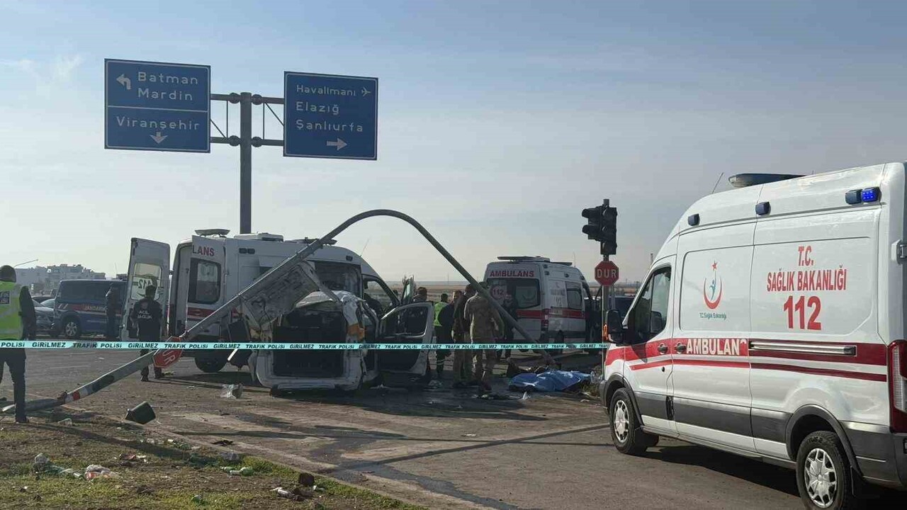 DİYARBAKIR’IN ÇINAR VE BAĞLAR İLÇELERİNDE BİR GÜNDE 8 ARACIN KARIŞTIĞI TRAFİK KAZALARINDA 8 KİŞİ...