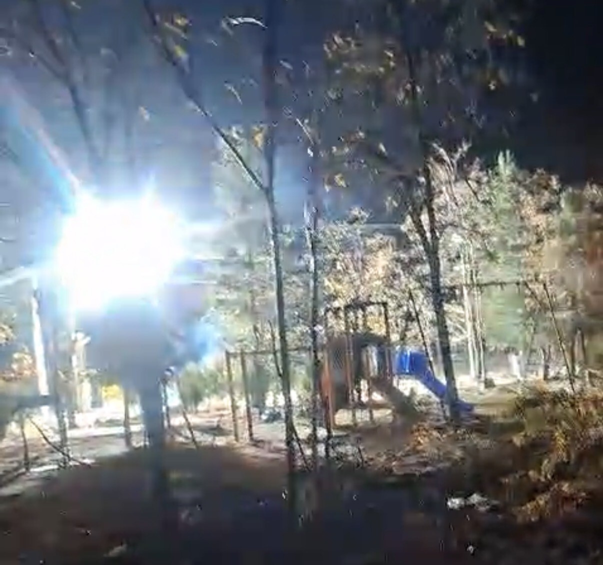 DİYARBAKIR’IN LİCE İLÇESİNDEKİ ELEKTRİK DAĞITIM HATTININ PATLAMA ANI CEP TELEFONU KAMERASINA...