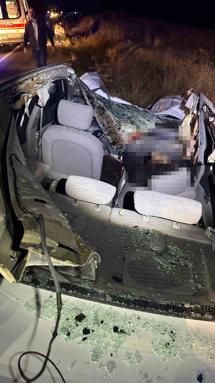 DİYARBAKIR’IN SİLVAN İLÇESİNDE İKİ OTOMOBİL İLE ATIN ÇARPIŞTIĞI KAZADA 1 KİŞİ HAYATINI KAYBETTİ, 6...