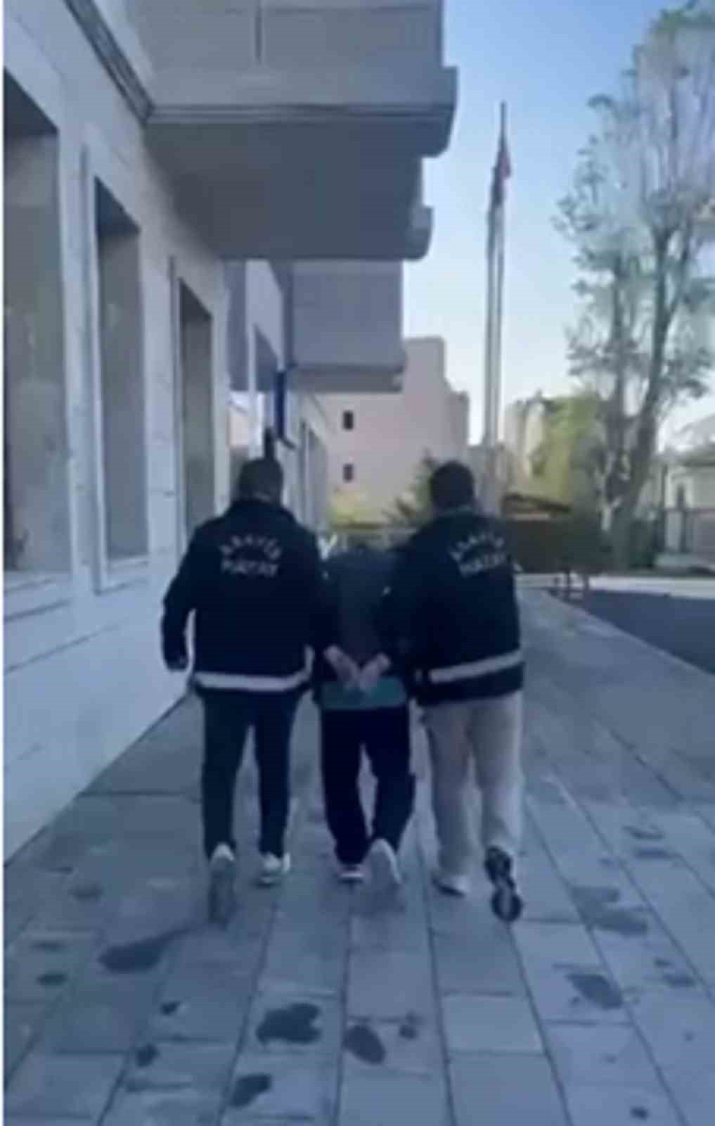 DOLANDIRICILIK SUÇUNDAN 59 YIL 9 AY 21 GÜN KESİNLEŞMİŞ HAPİS CEZASI BULUNAN ŞAHIS YAKALANARAK...