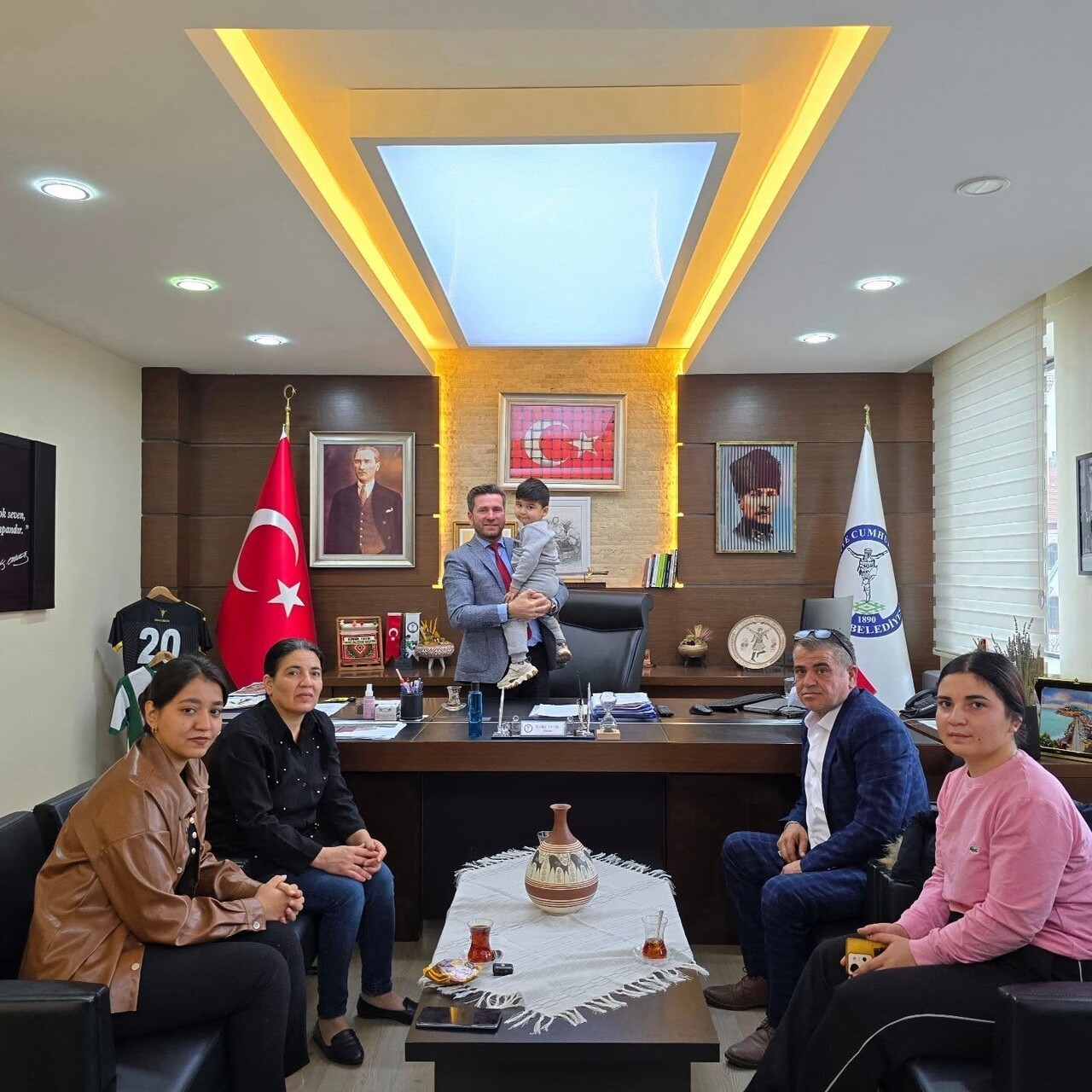 DUCHENNE MUSKÜLER DİSTROFİ (DMD) KAS HASTALIĞIYLA MÜCADELE EDEN MİNİK MEHMET TEFENLİLİ AİLESİYLE...