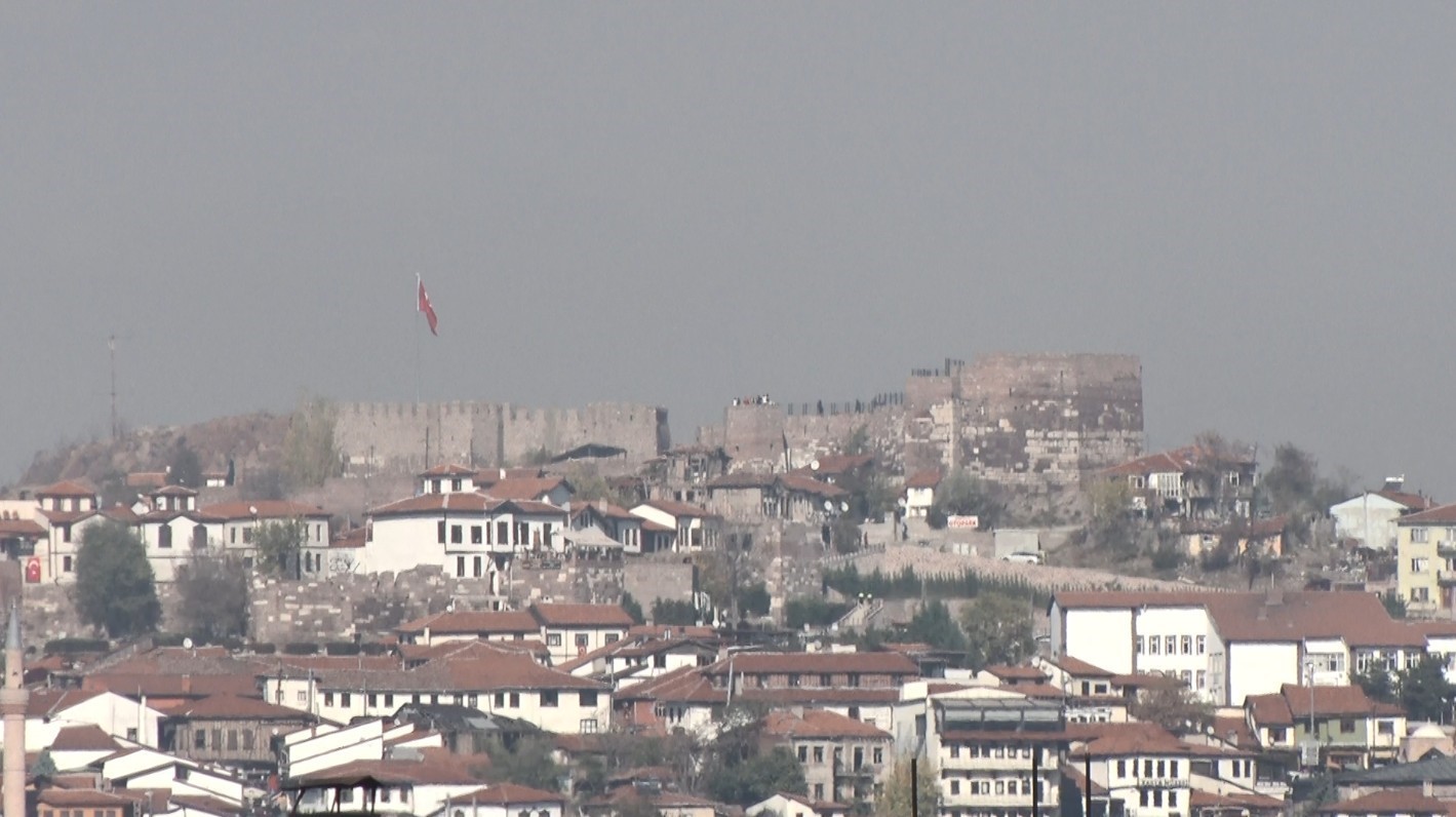 DÜN AKŞAM SAATLERİNDE ETKİSİNİ GÖSTERMEYE BAŞLAYAN HAVA KİRLİLİĞİ, BAŞKENT ANKARA BAŞTA OLMAK...