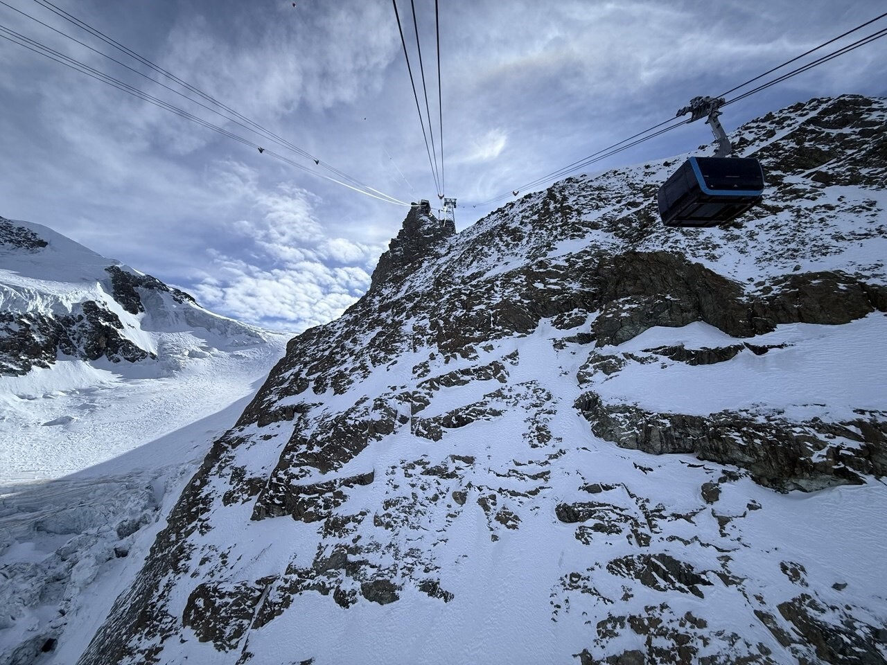 DÜNYANIN EN ÖNEMLİ TURİZM MERKEZLERİNDEN ALP DAĞLARI, MASALSI MANZARASI İLE ZİYARETÇİLERİNİ...