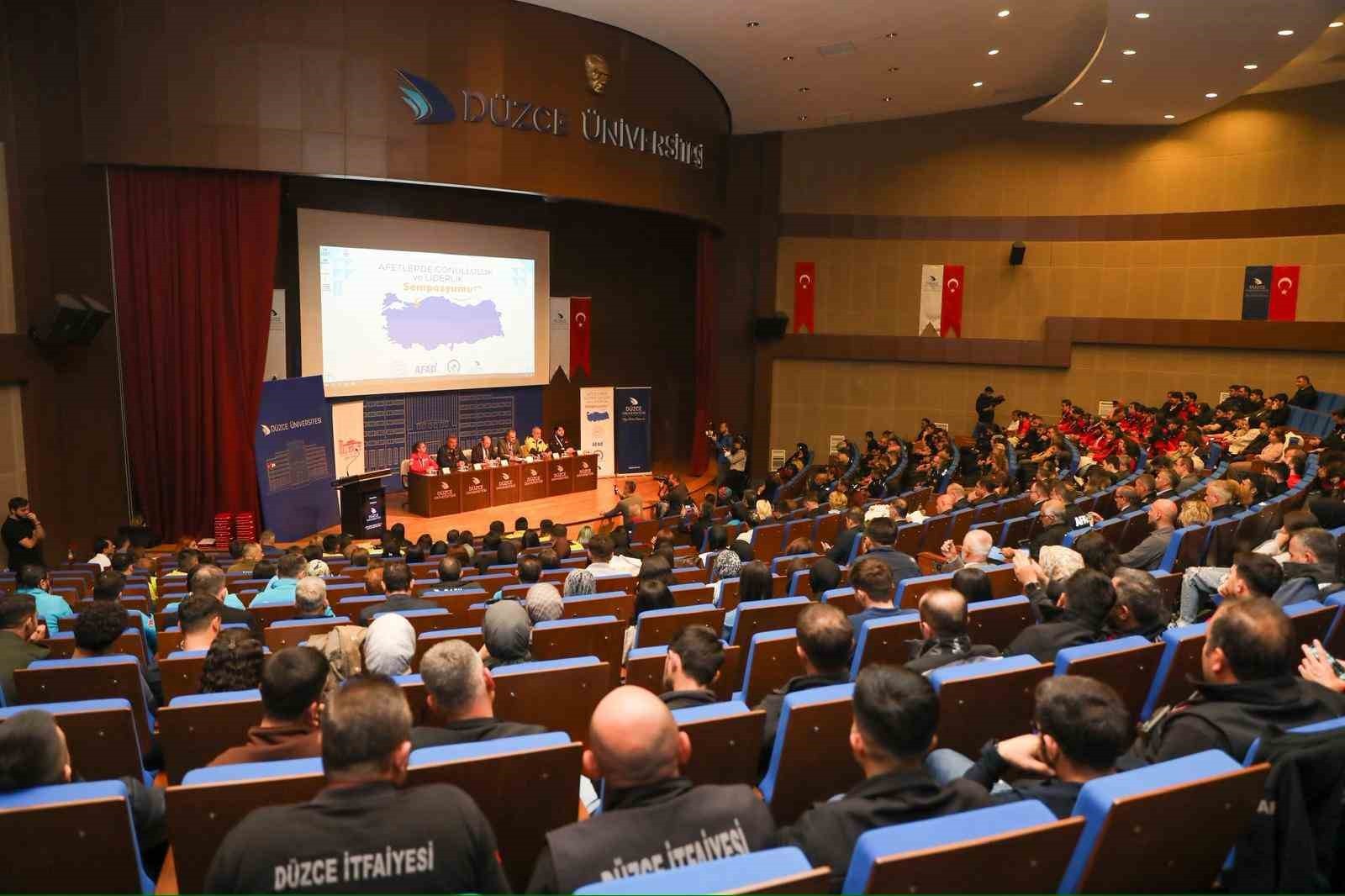 DÜZCE BELEDİYE BAŞKANI DR. FARUK ÖZLÜ, DÜZCE’DEN TÜRKİYE’YE AFETLERDE GÖNÜLLÜLÜK VE LİDERLİK...