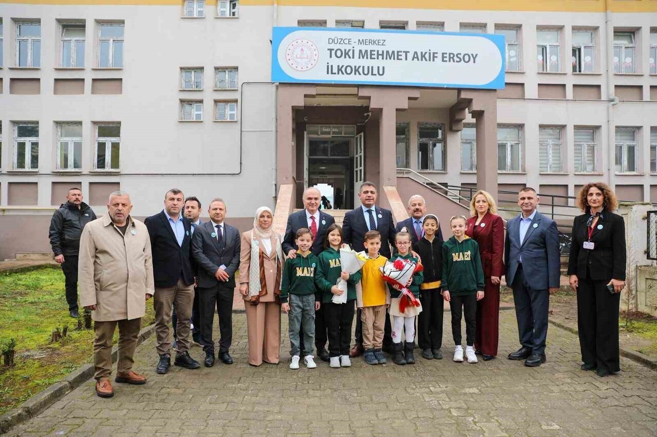 DÜZCE BELEDİYESİ’NİN “TEMİZ ŞEHİR DÜZCE” KAMPANYASI KAPSAMINDA DÜZENLEDİĞİ FARKINDALIK...