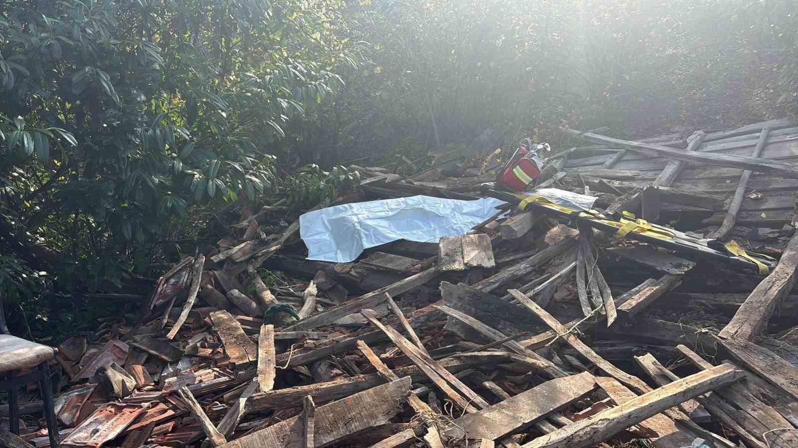 DÜZCE’NİN AKÇAKOCA İLÇESİNDE MEYDANA GELEN OLAYDA BAĞ EVİ İNŞAATI SIRASINDA GÖÇÜK YAŞANDI. GÖÇÜK...