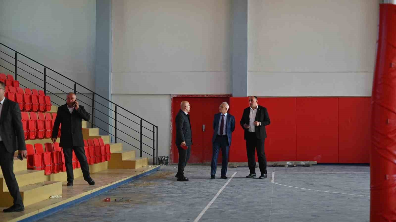 DÜZCE’NİN BEYKÖY BELDESİNDE YAPIMI DEVAM EDEN GENÇLİK MERKEZİ VE BEYKÖY FUTBOL SAHASI’NDA GENÇLİK...