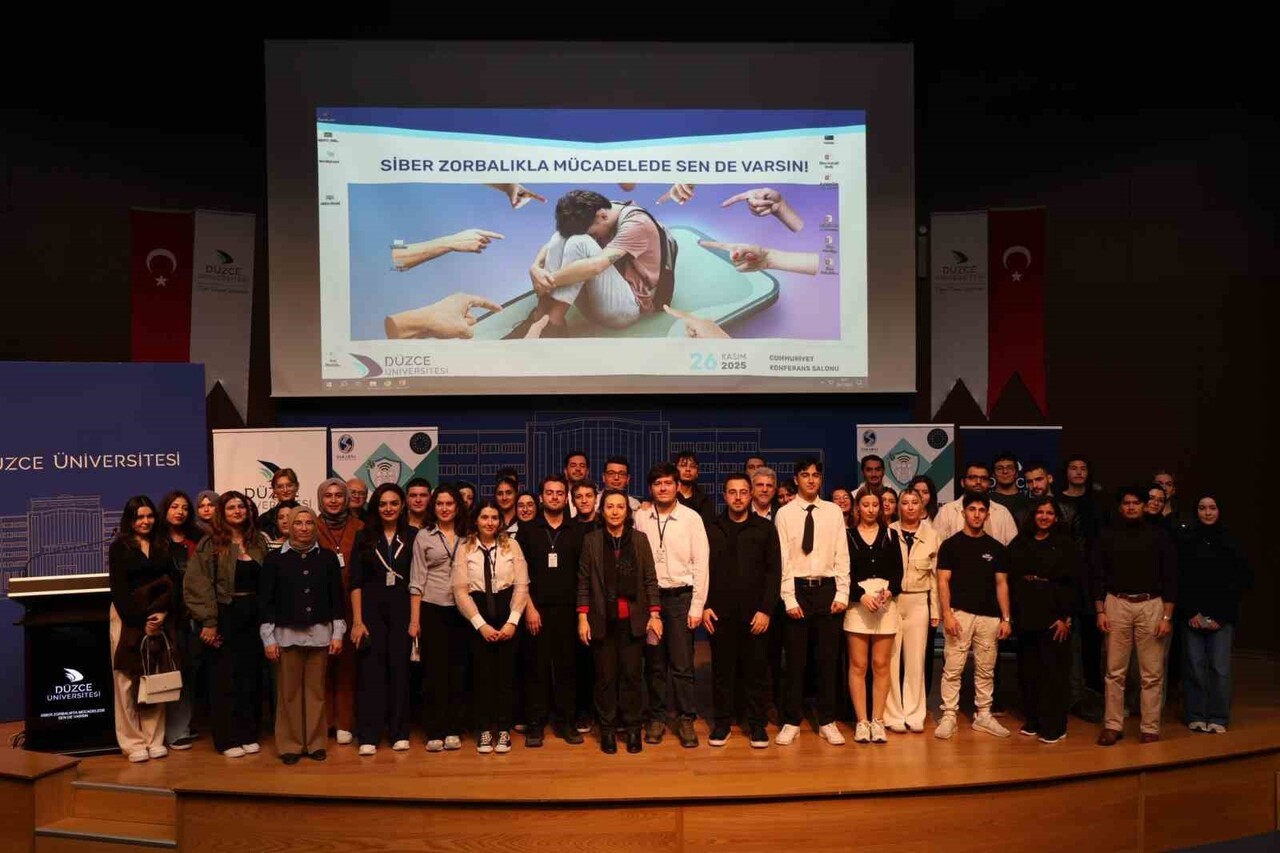 DÜZCE ÜNİVERSİTESİ ARAŞTIRMA DEKANLIĞI İLE SAKARYA ÜNİVERSİTESİ İŞ BİRLİĞİNDE, DİJİTAL DÜNYADA...