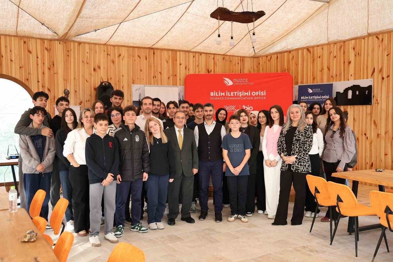 DÜZCE ÜNİVERSİTESİ BİLİM İLETİŞİMİ OFİSİ İLE TOPLUMSAL KATKI KOORDİNATÖRLÜĞÜ İŞ BİRLİĞİNDE...