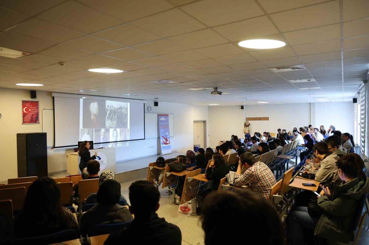 DÜZCE ÜNİVERSİTESİ KARİYER GELİŞTİRME VE MEZUN İZLEME UYGULAMA ARAŞTIRMA MERKEZİ TARAFINDAN...